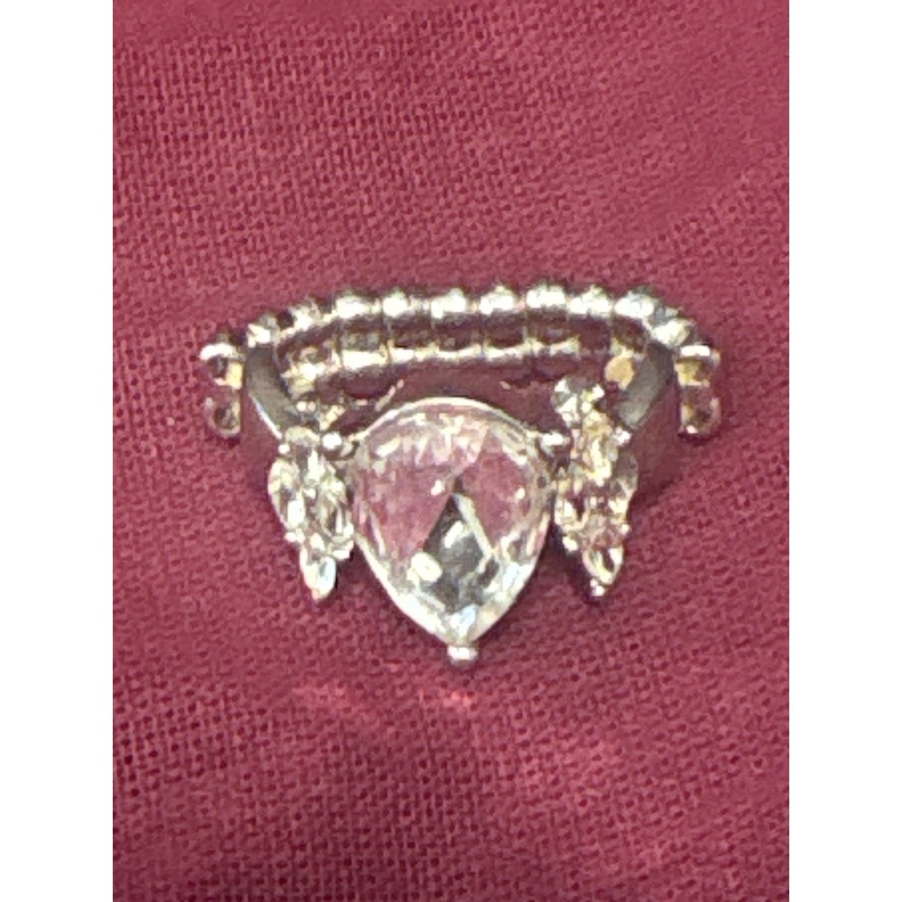 Unbranded Silver toned crystal type stone paparazzi ring